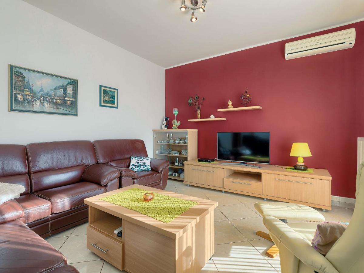 Laura By Interhome Apartment *