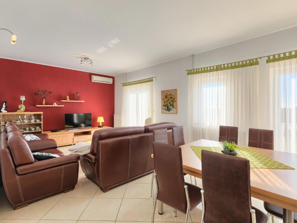 Apartment Laura By Interhome